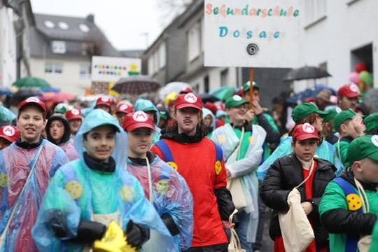 Mehr über den Artikel erfahren Sockenball und Karnevalszug in Drolshagen