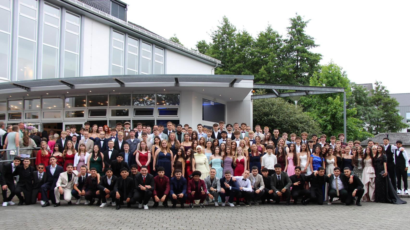 Mehr über den Artikel erfahren Könige von Morgen: Emotionaler Abschied der Sekundarschule Olpe-Drolshagen